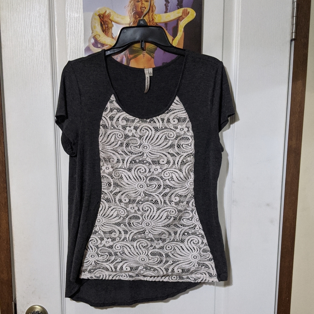 SALE Belah & Codey Lace Floral Gray and White Short Sleeve Top Large